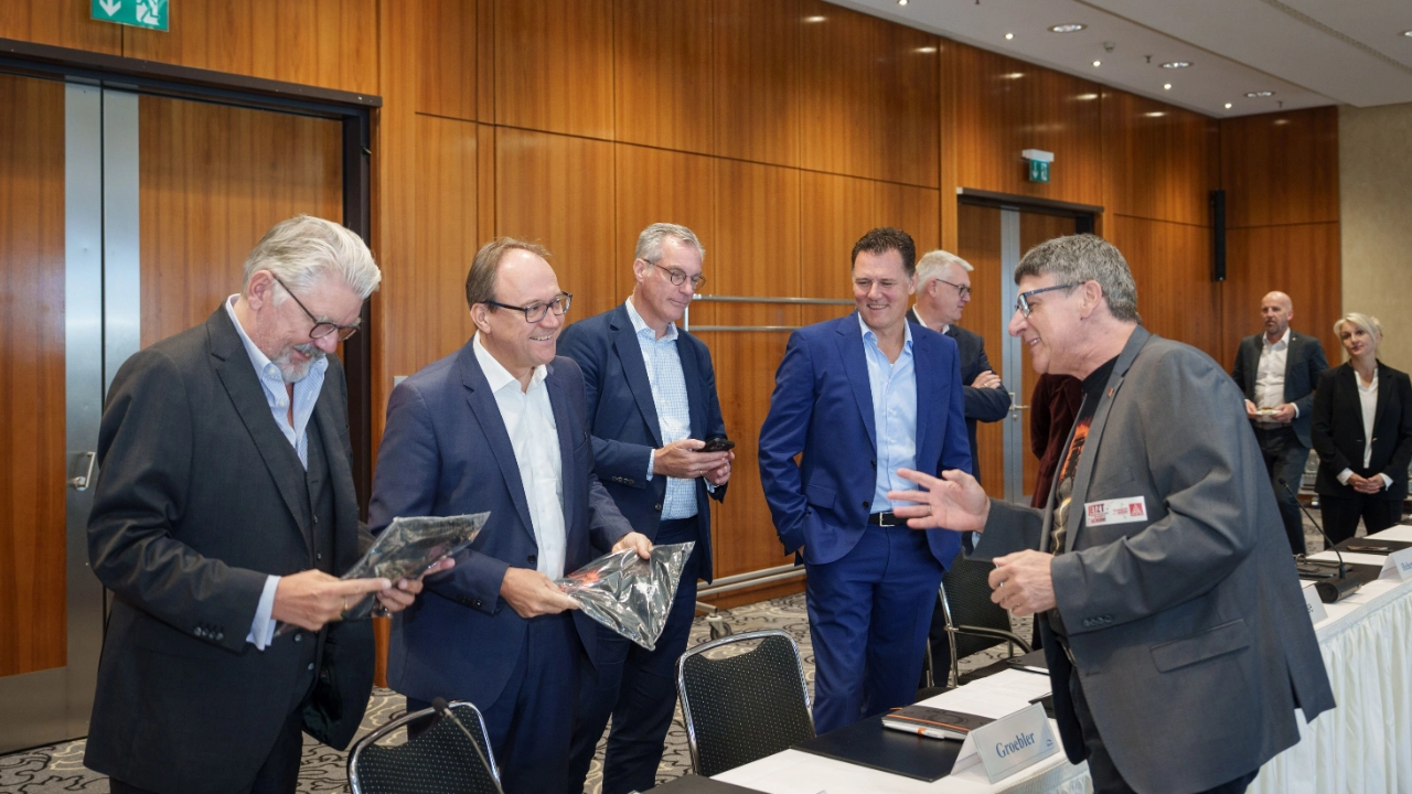 Foto zum Auftakt der 1. Tarifverhandlung